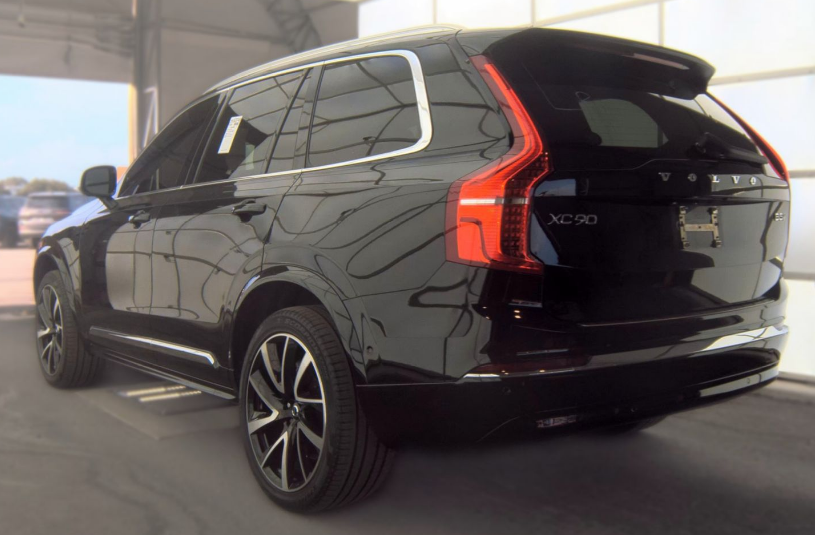 2023 Volvo XC90 B5 Plus