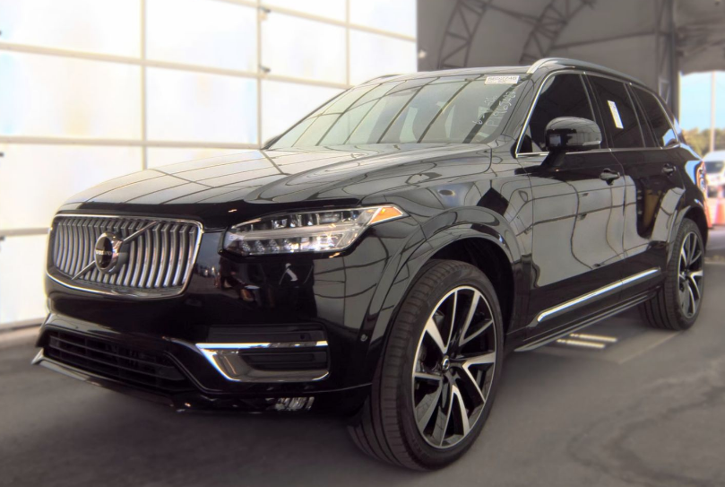2023 Volvo XC90 B5 Plus
