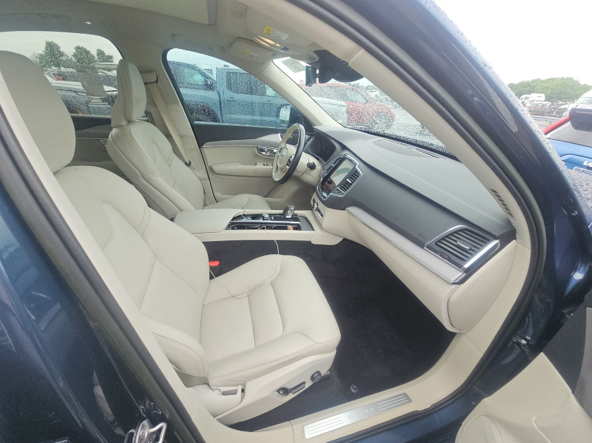 2023 Volvo XC90 B5 Core