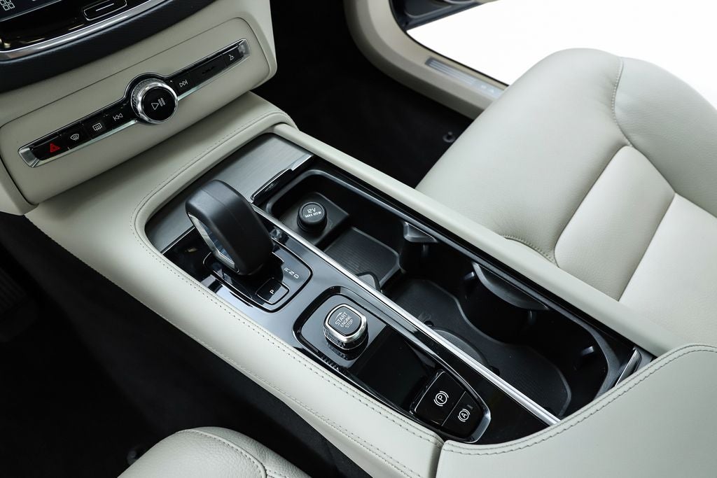 2023 Volvo XC90 B5 Core