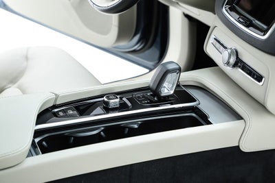 2023 Volvo XC90 B5 Core