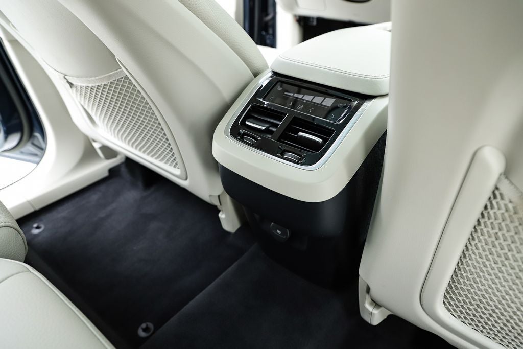 2023 Volvo XC90 B5 Core