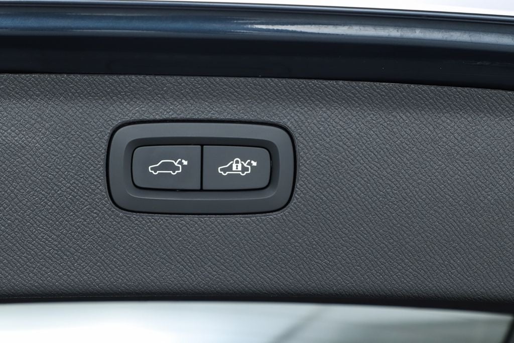 2023 Volvo XC90 B5 Core