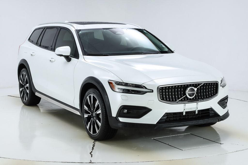 2023 Volvo V60 Cross Country Ultimate