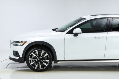 2023 Volvo V60 Cross Country Ultimate