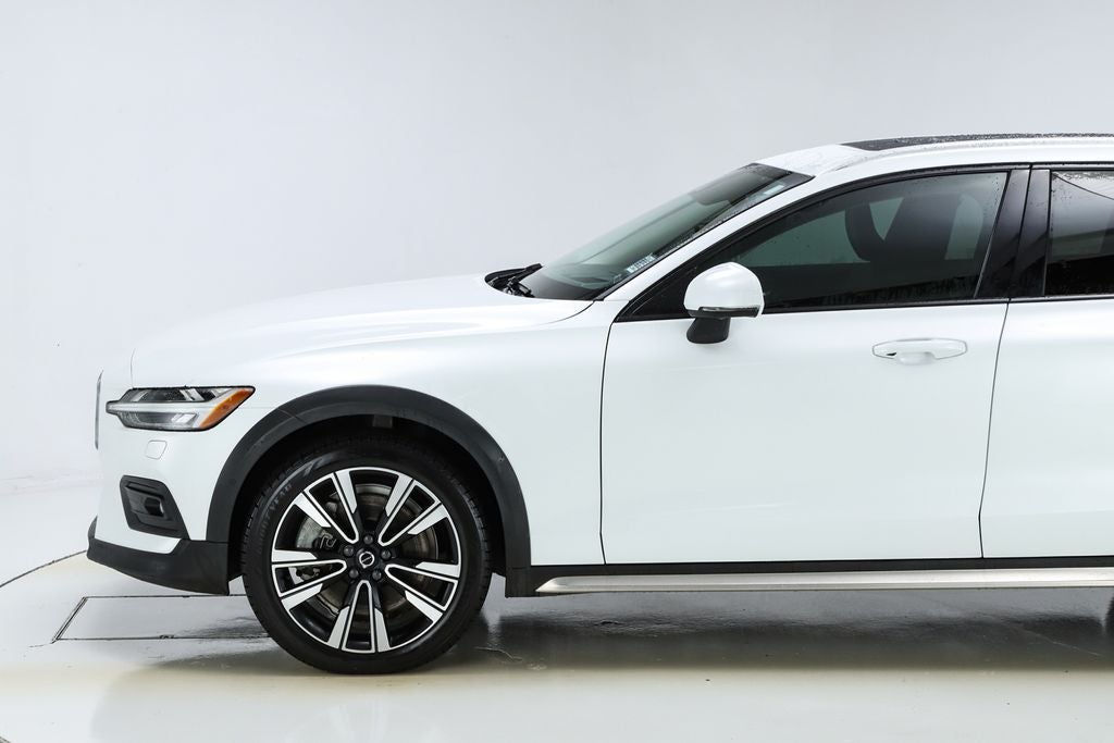 2023 Volvo V60 Cross Country Ultimate
