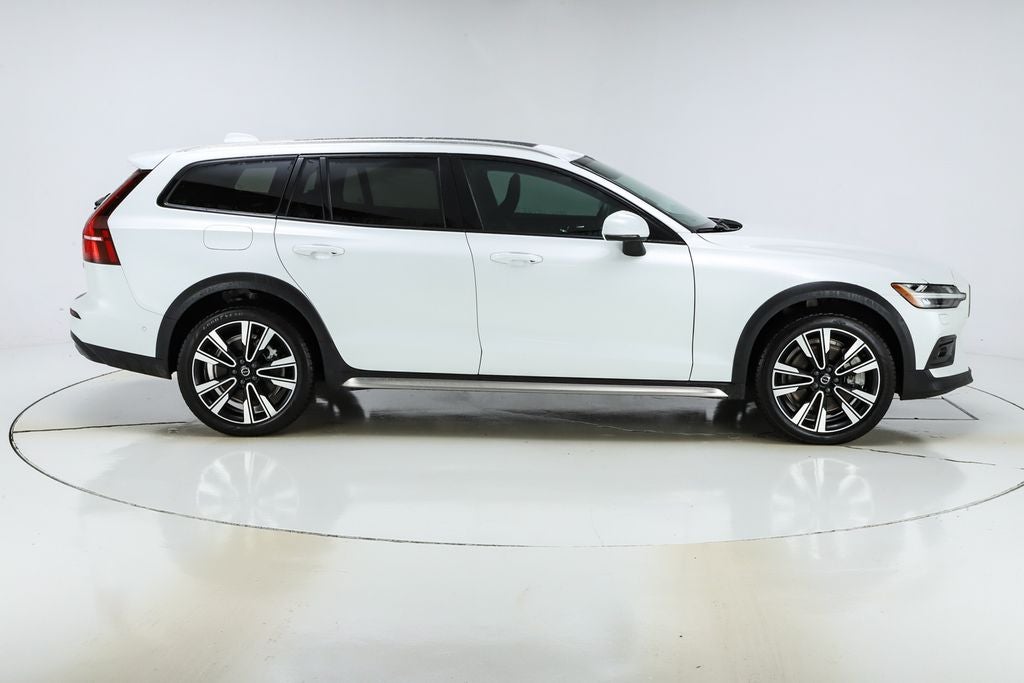 2023 Volvo V60 Cross Country Ultimate