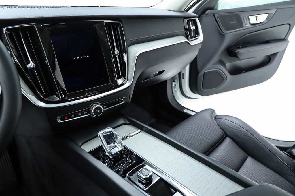 2023 Volvo V60 Cross Country Ultimate