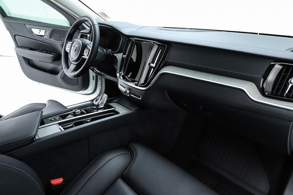 2023 Volvo V60 Cross Country Ultimate