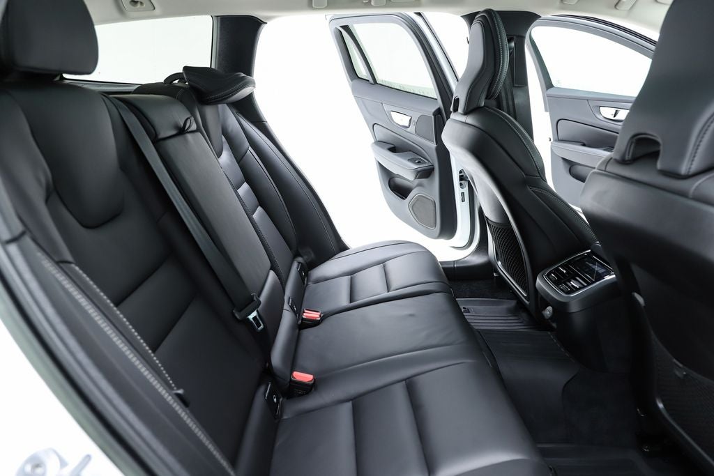 2023 Volvo V60 Cross Country Ultimate