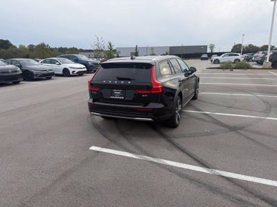2024 Volvo V60 Cross Country B5 Plus