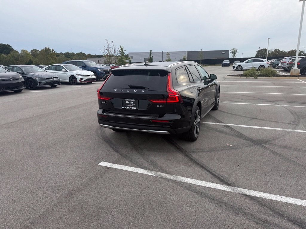 2024 Volvo V60 Cross Country B5 Plus