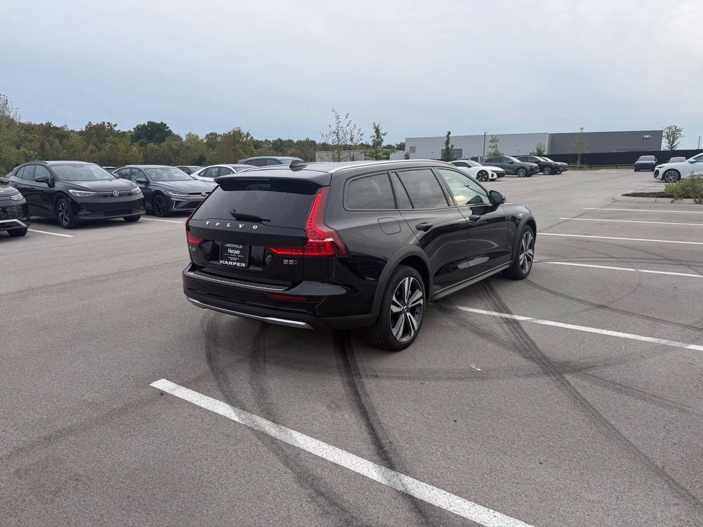 2024 Volvo V60 Cross Country B5 Plus