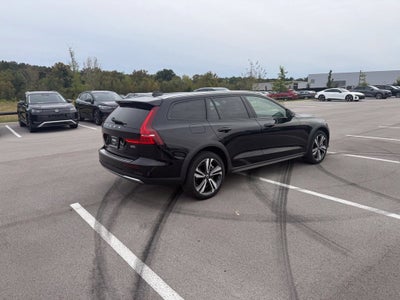 2024 Volvo V60 Cross Country B5 Plus