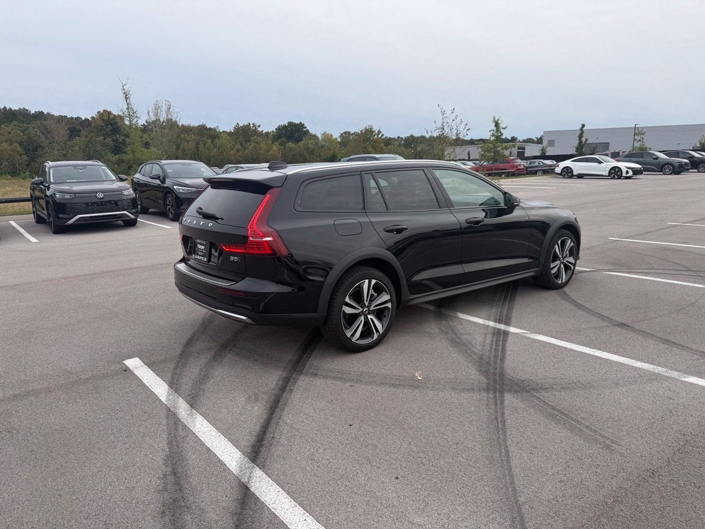 2024 Volvo V60 Cross Country B5 Plus