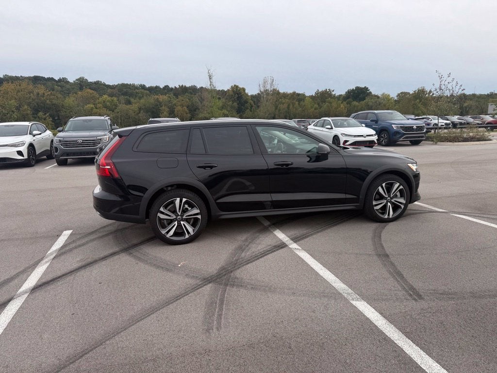2024 Volvo V60 Cross Country B5 Plus