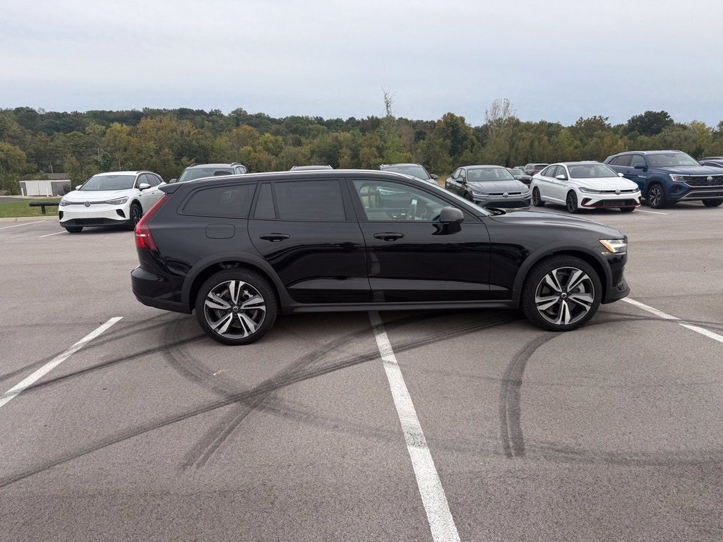 2024 Volvo V60 Cross Country B5 Plus