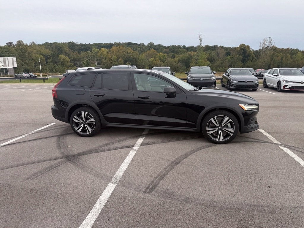 2024 Volvo V60 Cross Country B5 Plus