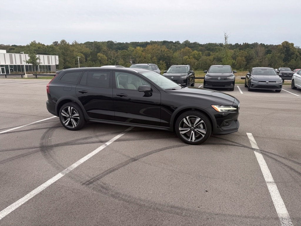 2024 Volvo V60 Cross Country B5 Plus