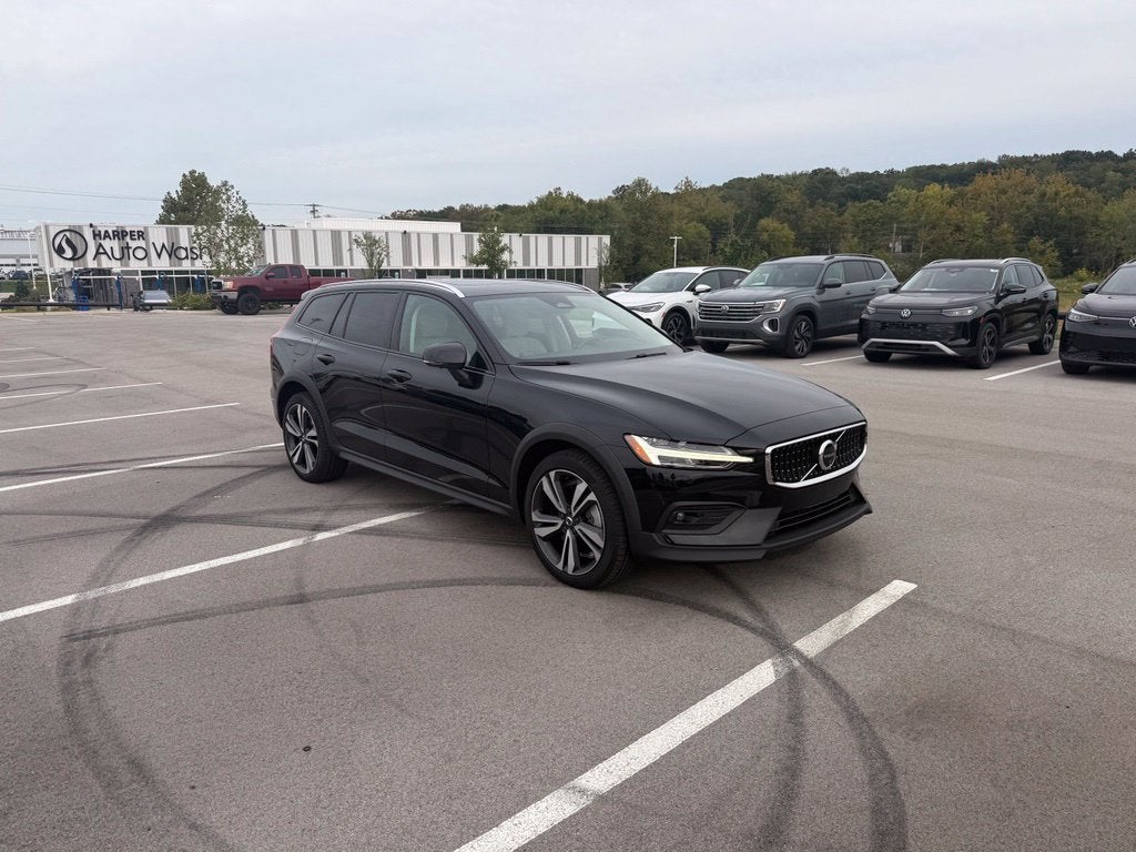 2024 Volvo V60 Cross Country B5 Plus
