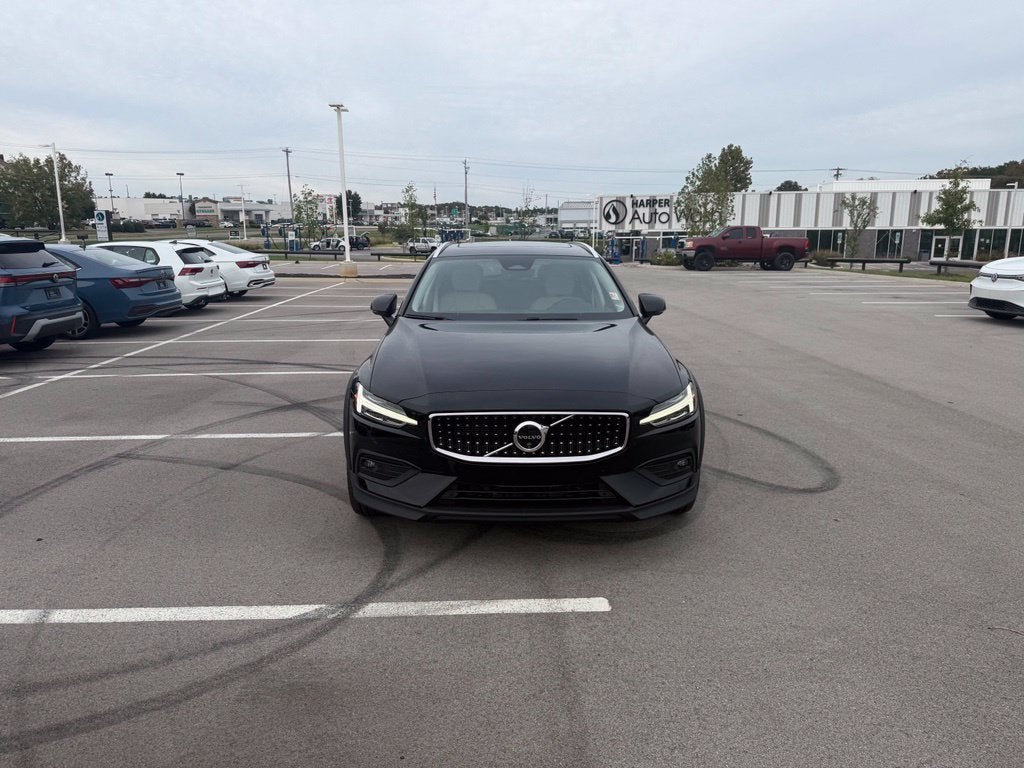 2024 Volvo V60 Cross Country B5 Plus
