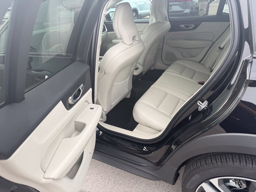 2024 Volvo V60 Cross Country B5 Plus