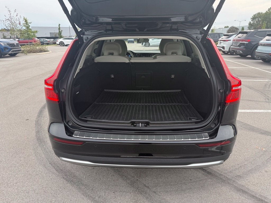 2024 Volvo V60 Cross Country B5 Plus