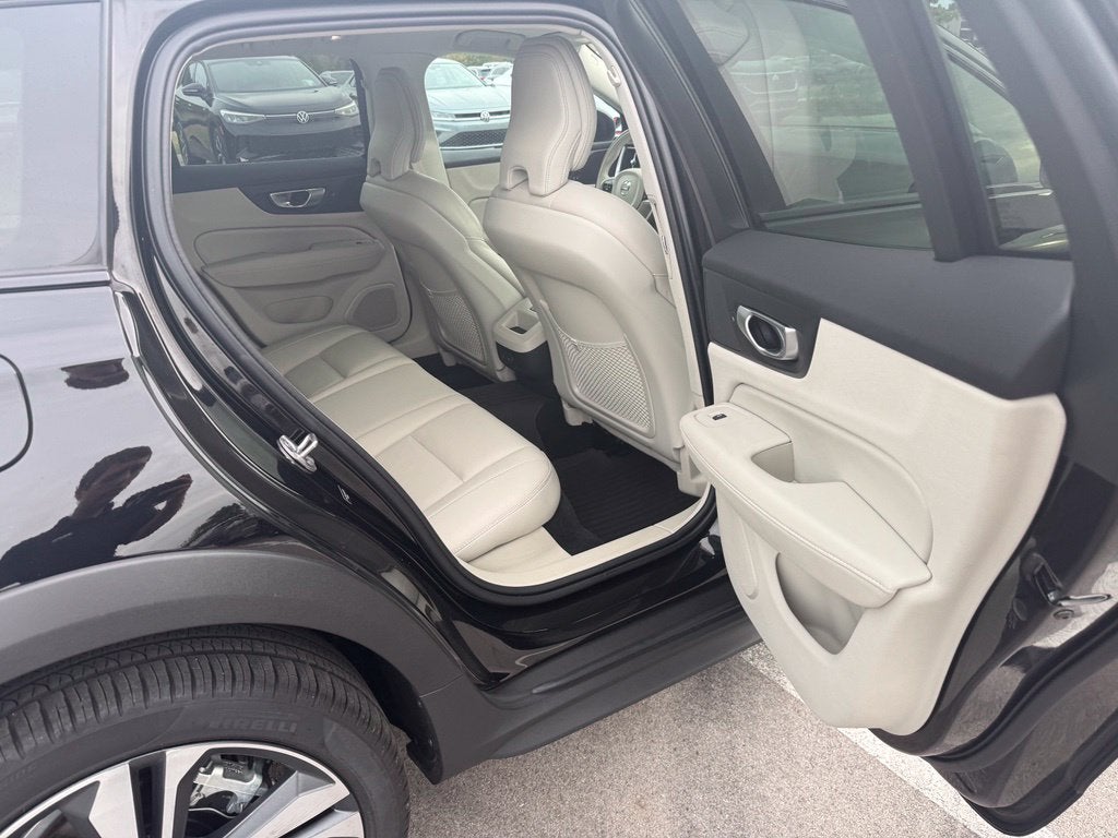 2024 Volvo V60 Cross Country B5 Plus