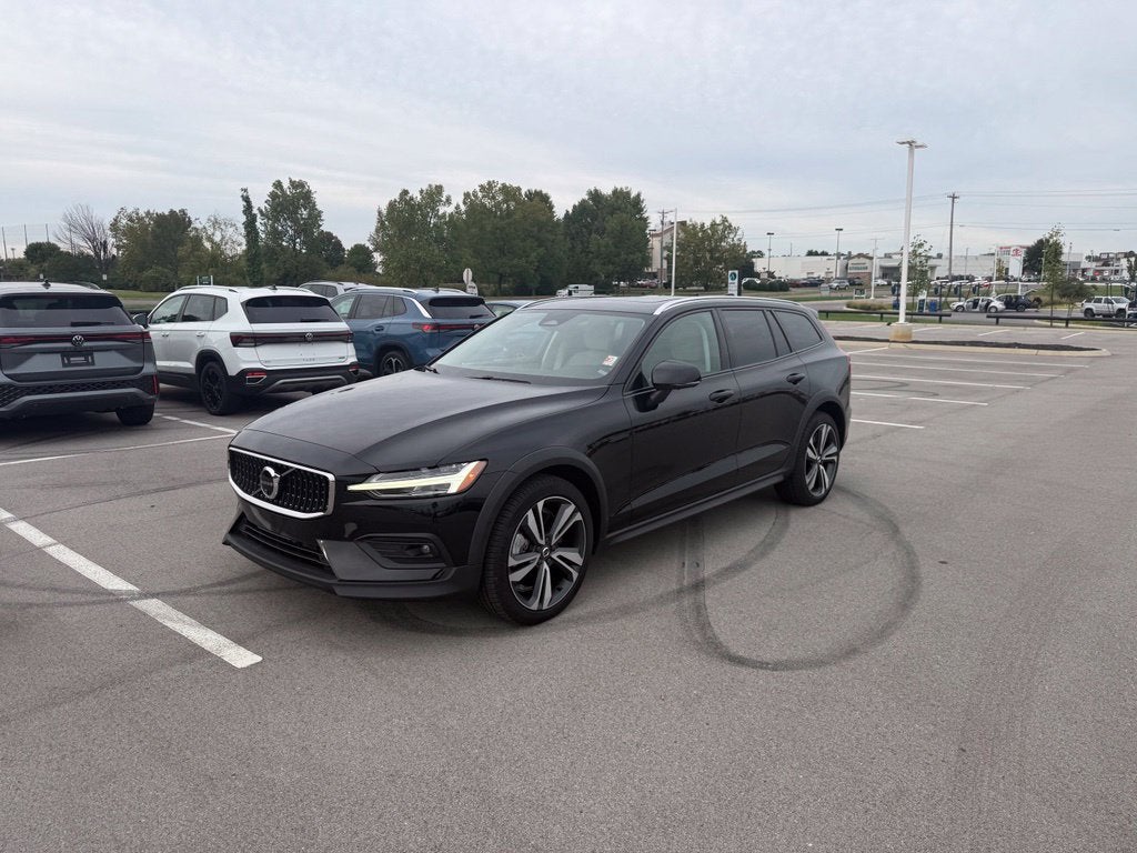 2024 Volvo V60 Cross Country B5 Plus