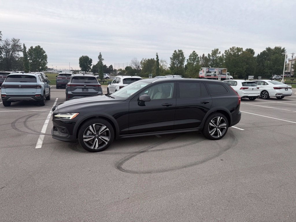 2024 Volvo V60 Cross Country B5 Plus