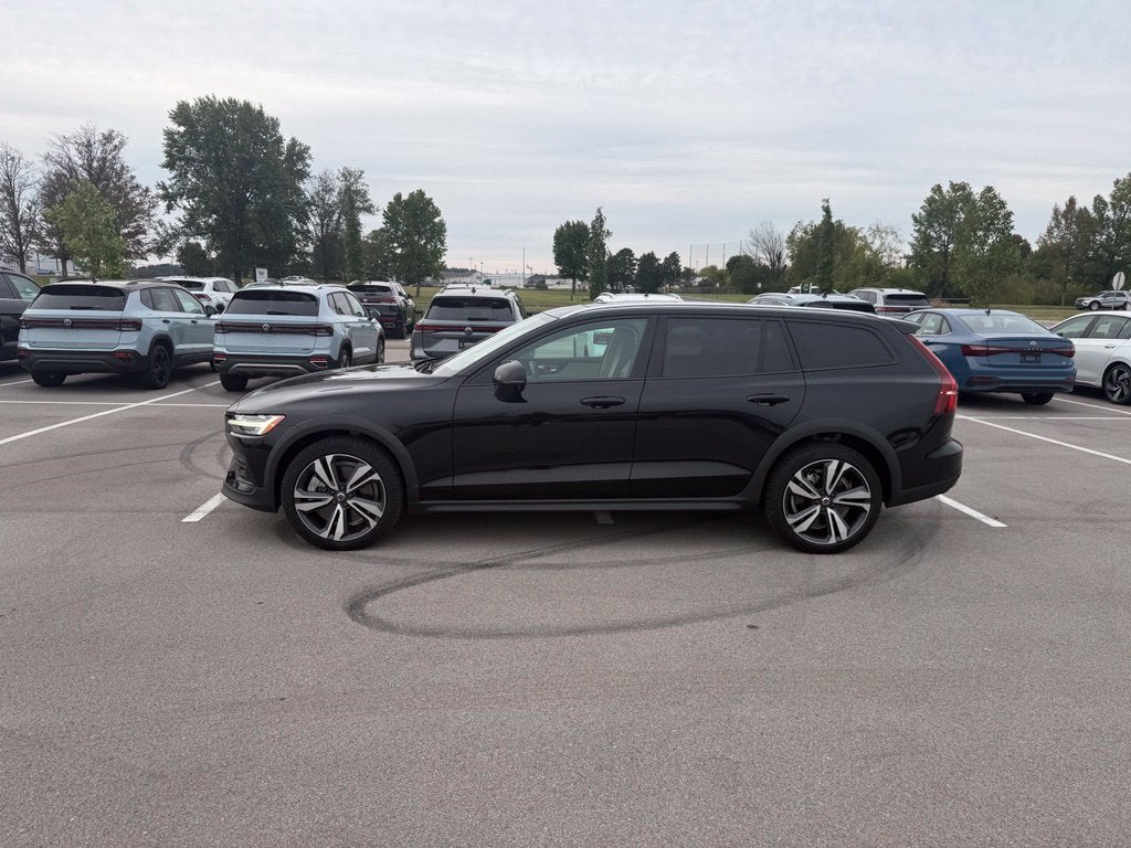 2024 Volvo V60 Cross Country B5 Plus