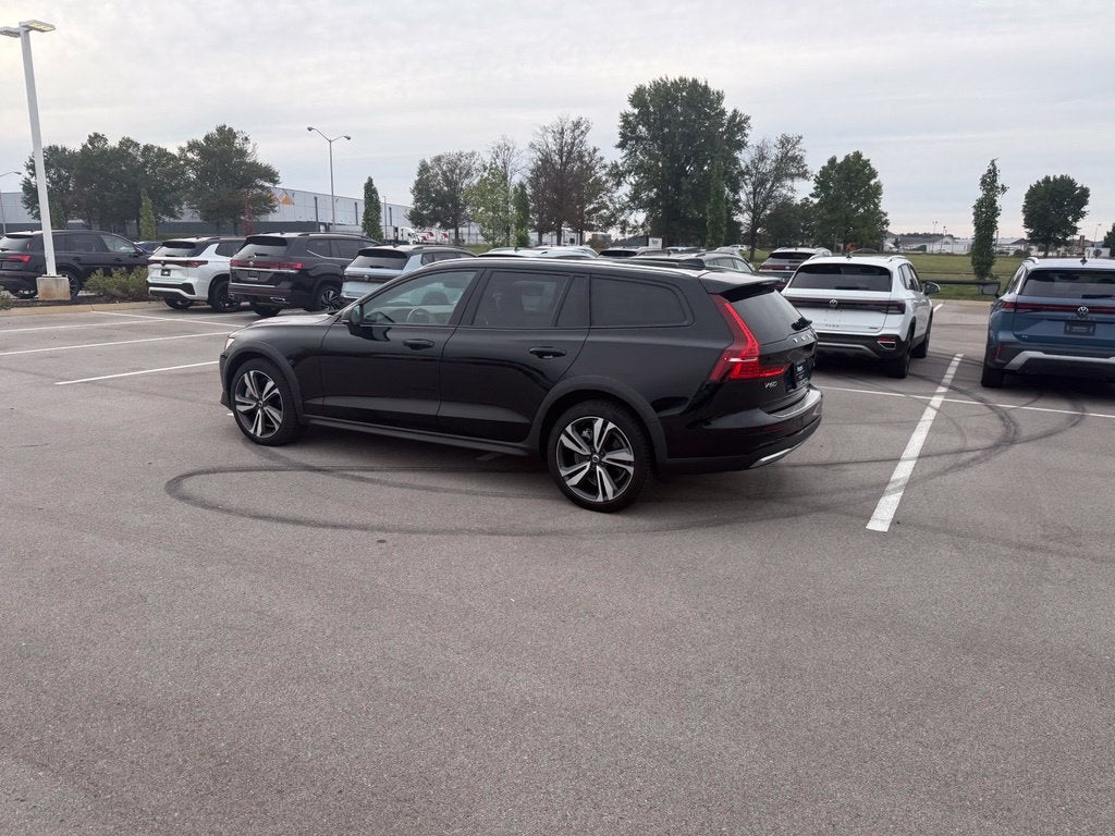 2024 Volvo V60 Cross Country B5 Plus