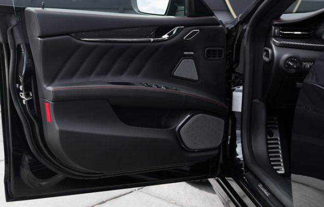 2021 Maserati Quattroporte Trofeo