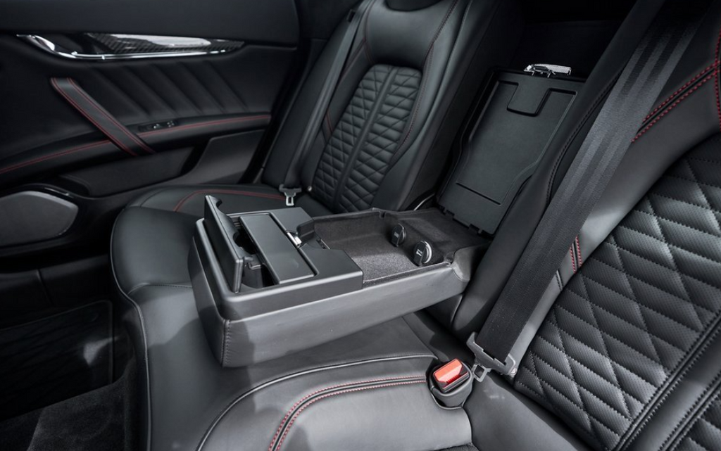 2021 Maserati Quattroporte Trofeo