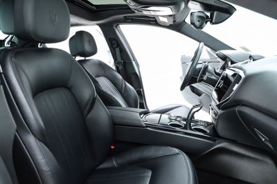 2022 Maserati Ghibli Modena Q4