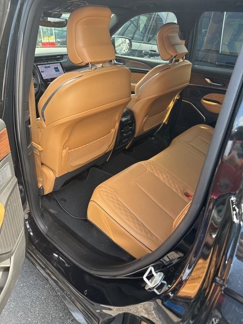 2023 Jeep Grand Cherokee Summit