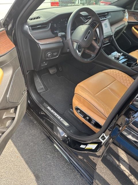 2023 Jeep Grand Cherokee Summit