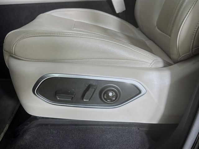 2023 Jeep Wagoneer L Base