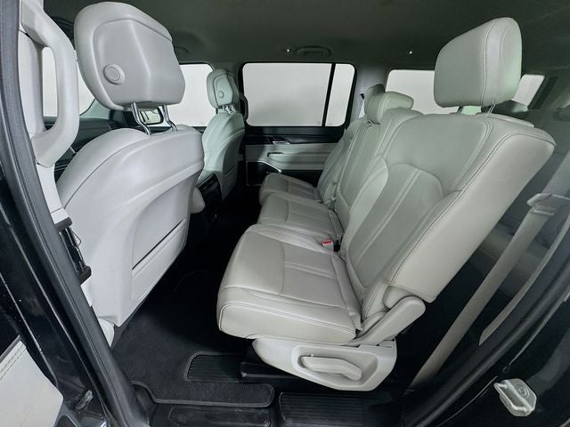 2023 Jeep Wagoneer L Base