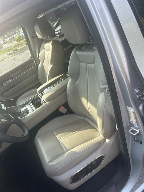 2024 Jeep Wagoneer Base