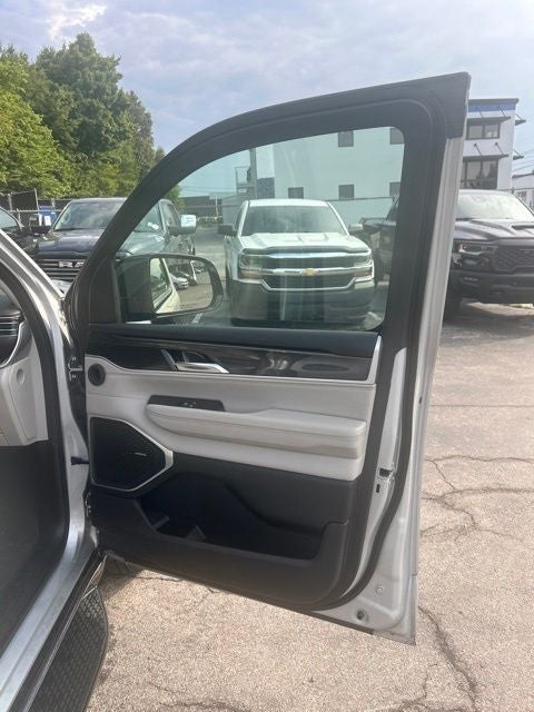 2024 Jeep Wagoneer Base