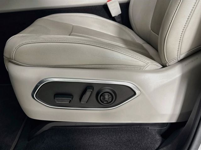 2024 Jeep Wagoneer Base