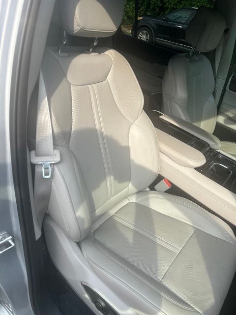 2024 Jeep Wagoneer Base