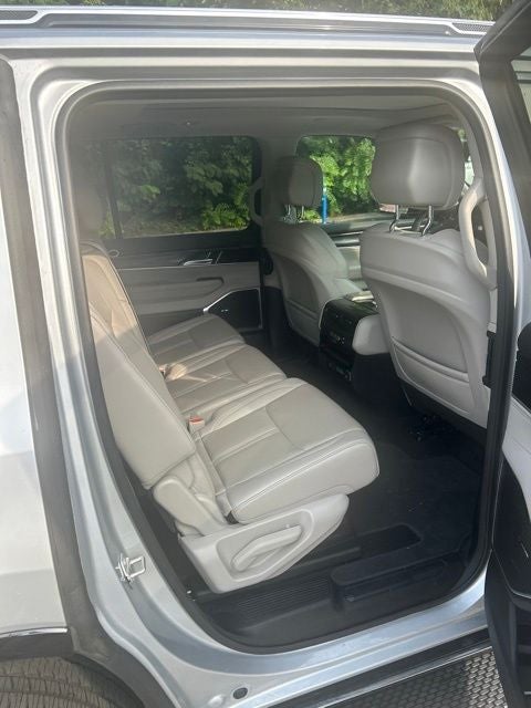 2024 Jeep Wagoneer Base