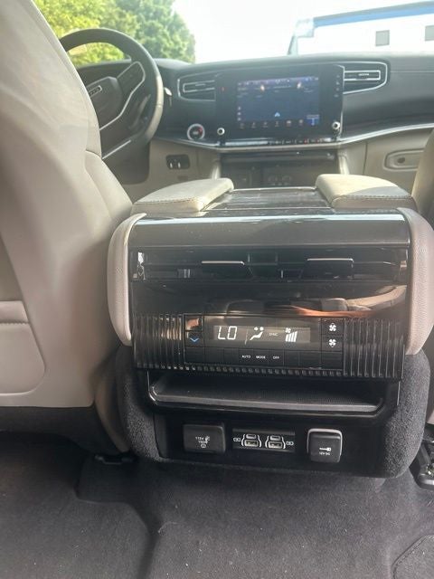 2024 Jeep Wagoneer Base