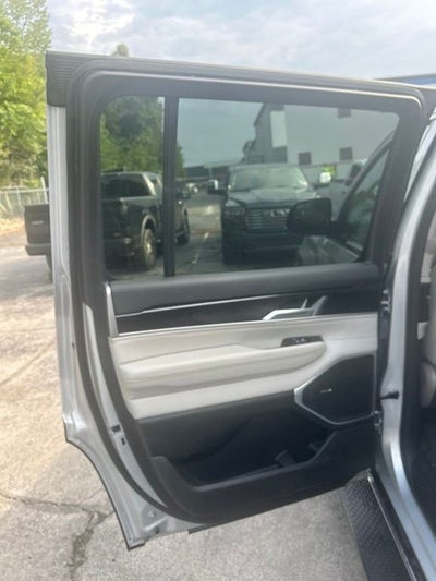 2024 Jeep Wagoneer Base