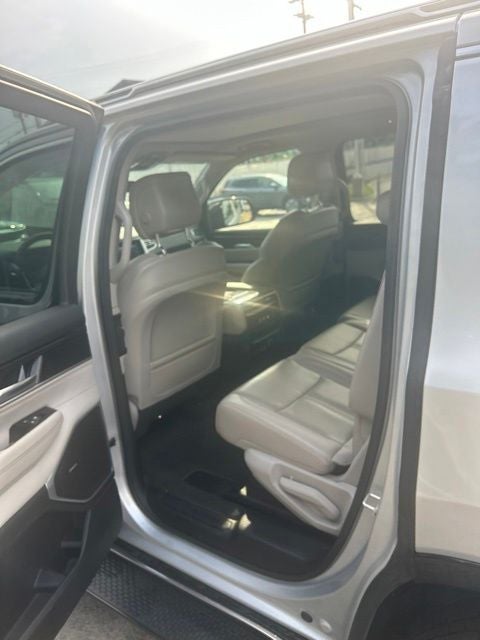 2024 Jeep Wagoneer Base