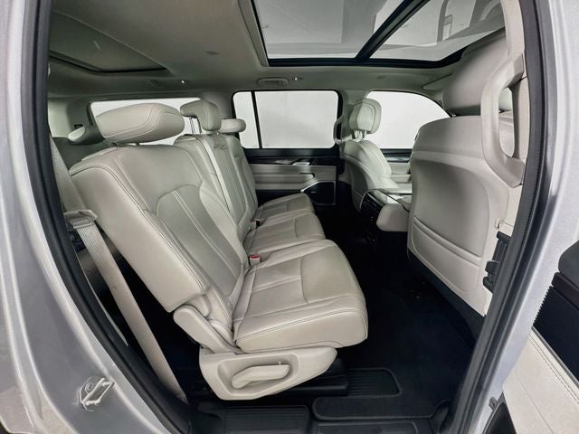 2024 Jeep Wagoneer Base