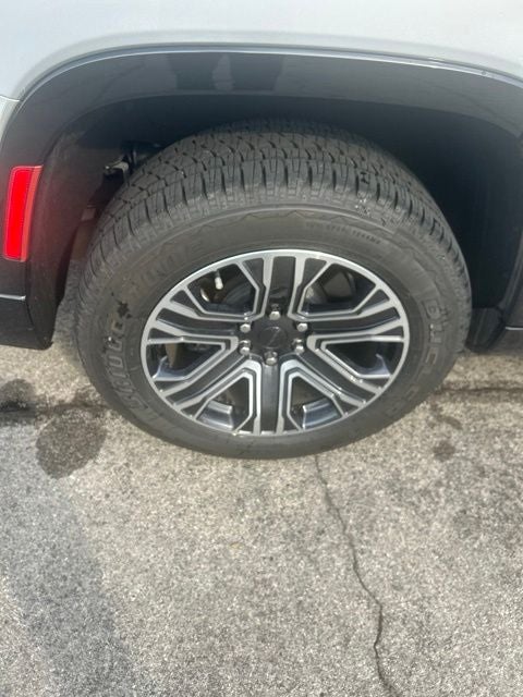 2024 Jeep Wagoneer Base