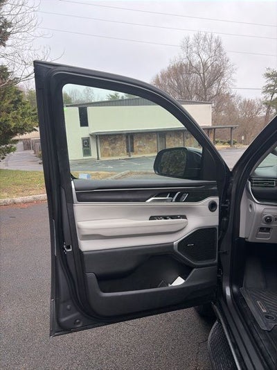 2023 Jeep Wagoneer Base